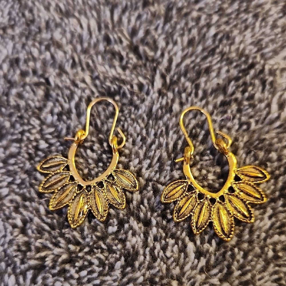 Elegant Gold Leaf Earrings